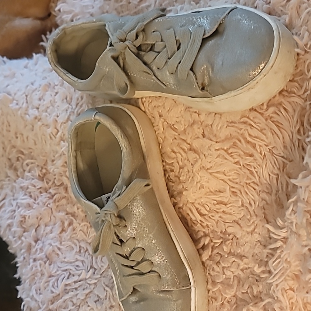 Coconuts silver shoes, size 7. In very good condition and little spot on front.